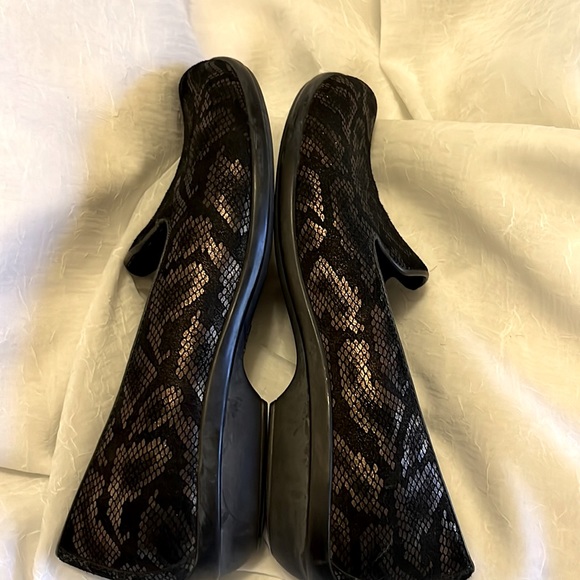 Python print Dansko loafers. Size 37. - Picture 4 of 7